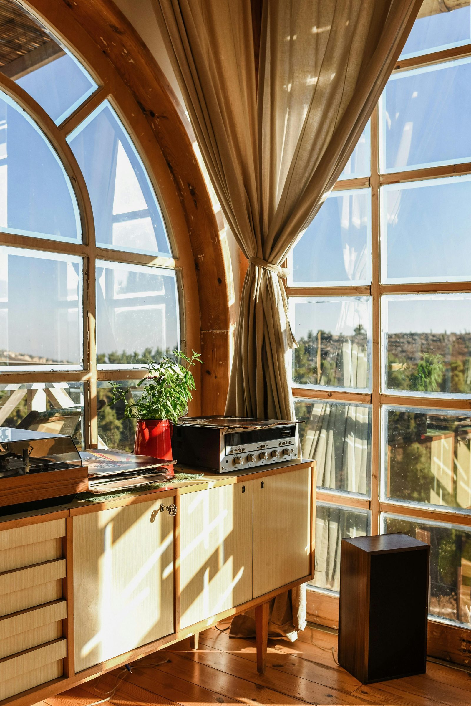 Selling a House With Tenants Still In It: What Landlords Need to Know